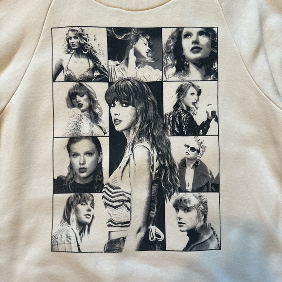 Taylor Swift Eras Tour Hoodie with EXTRAS - Picture 3 of 3